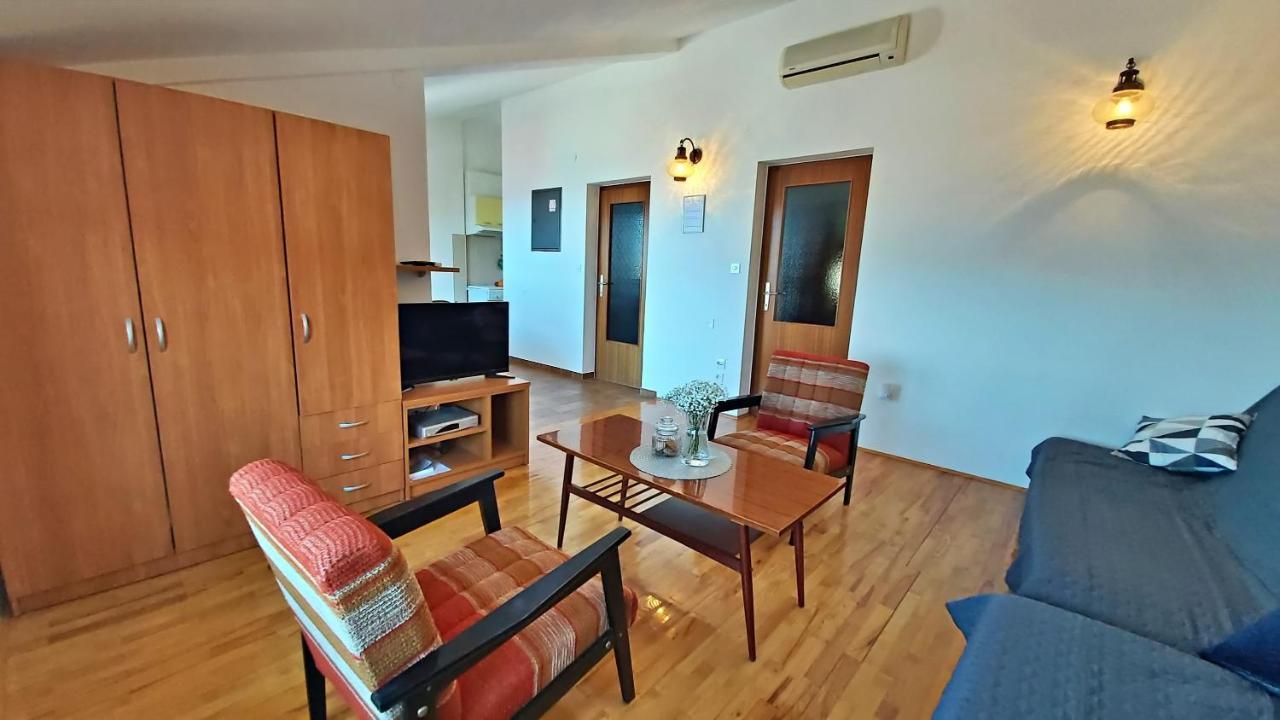 אומיס Apartment Roscic מראה חיצוני תמונה
